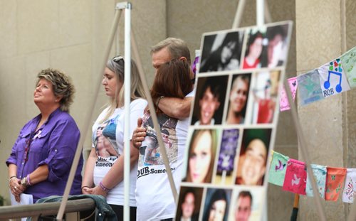 RUTH BONNEVILLE / WINNIPEG FREE PRESS


Winnipeg Mayor, Brian Bowman, together with families affected by addictions and overdose mark and recognize International Overdose Awareness Day with reflection and remembrance of loved ones lost through stories, pictures, poems and drawings, outside City Hall today.

 

August 31/18
