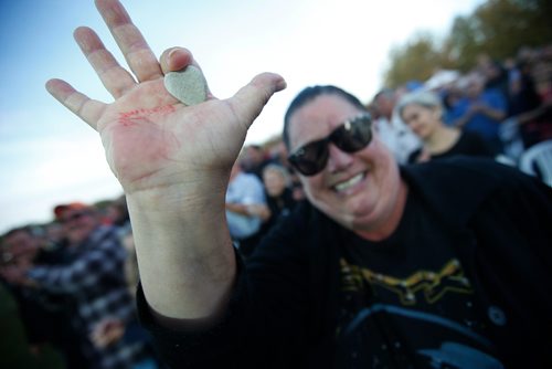 JOHN WOODS / WINNIPEG FREE PRESS
Heather Morris shows off a pick she got from Harlequin as they performed at The Grotto in Cooks Creek, Sunday, September 2, 2018.