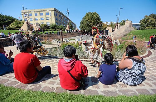 TREVOR HAGAN / WINNIPEG FREE PRESS
The final scheduled Tribal Villages Pow Wow of the season, at the Oodena Circle at The Forks, Monday, September 3, 2018.
