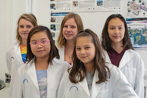 Canstar Community News Aug. 28, 2018 - Wolseley School students Madeline Stewart (from left),  Betty Ngo, Emelia Stephenson, Kiara Dayson and Sariah Dayson. (EVA WASNEY/CANSTAR COMMUNITY NEWS/METRO)