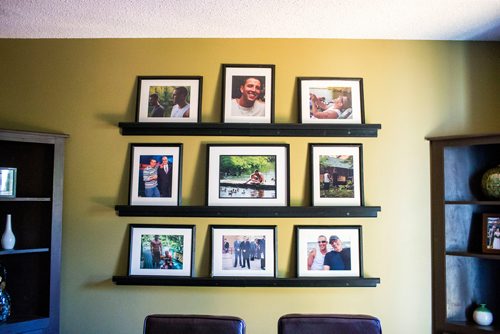MIKAELA MACKENZIE / WINNIPEG FREE PRESS
A wall dedicated to pictures of Bruce in the Oake family home in Winnipeg on Tuesday, Sept. 4, 2018. The family is dedicated to opening the Bruce Oake Recovery Centre, a project sparked by the tragic death of their son Bruce seven years ago.
Winnipeg Free Press 2018.