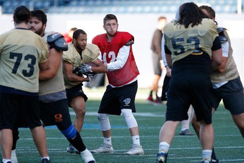 JOHN WOODS / WINNIPEG FREE PRESS
QB Des Catellier (12) hands off during University of Manitoba Bison football practice Tuesday, September 4, 2018.