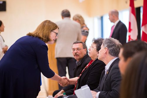 MIKAELA MACKENZIE / WINNIPEG FREE PRESS
Minister Jane Philpott shakes hands with Chief Vera Mitchell's at the grand opening of the expanded campus of Southeast Collegiate, a secondary school that welcomes First Nations students from communities across Manitoba, in Winnipeg on Thursday, Sept. 6, 2018. 
Winnipeg Free Press 2018.