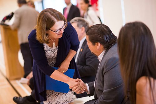 MIKAELA MACKENZIE / WINNIPEG FREE PRESS
Minister Jane Philpott shakes hands with Doug Mercer at the grand opening of the expanded campus of Southeast Collegiate, a secondary school that welcomes First Nations students from communities across Manitoba, in Winnipeg on Thursday, Sept. 6, 2018. 
Winnipeg Free Press 2018.