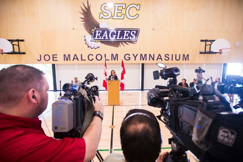 MIKAELA MACKENZIE / WINNIPEG FREE PRESS
Minister Jane Philpott speaks at the grand opening of the expanded campus of Southeast Collegiate, a secondary school that welcomes First Nations students from communities across Manitoba, in Winnipeg on Thursday, Sept. 6, 2018. 
Winnipeg Free Press 2018.