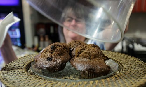 MIKE DEAL / WINNIPEG FREE PRESS
Nathan Detroit's Lunch Pad, 1 Lombard Place (directly beneath the Richardson Bldg/Fairmont Hotel) 
Karen Yamron-Shpeller gets a blueberry bran muffin for a customer.
180906 - Thursday, September 06, 2018.