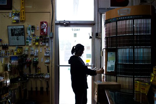 MIKAELA MACKENZIE / WINNIPEG FREE PRESS
Kat Lamoureux puts paint chips away at Pollock's Co-op on Main Street in Winnipeg on Thursday, Sept. 6, 2018. 
Winnipeg Free Press 2018.