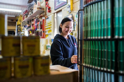 MIKAELA MACKENZIE / WINNIPEG FREE PRESS
Kat Lamoureux puts paint chips away at Pollock's Co-op on Main Street in Winnipeg on Thursday, Sept. 6, 2018. 
Winnipeg Free Press 2018.