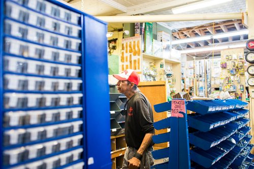 MIKAELA MACKENZIE / WINNIPEG FREE PRESS
James Chief shops at Pollock's Co-op on Main Street in Winnipeg on Thursday, Sept. 6, 2018. 
Winnipeg Free Press 2018.