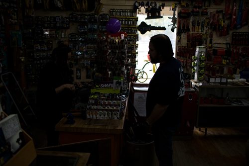 MIKAELA MACKENZIE / WINNIPEG FREE PRESS
Curtis Holowachuk gets a key cut at Pollock's Co-op on Main Street in Winnipeg on Thursday, Sept. 6, 2018. 
Winnipeg Free Press 2018.