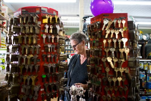 MIKAELA MACKENZIE / WINNIPEG FREE PRESS
Karin Gordon shops at Pollock's Co-op on Main Street in Winnipeg on Thursday, Sept. 6, 2018. 
Winnipeg Free Press 2018.