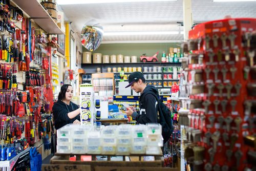 MIKAELA MACKENZIE / WINNIPEG FREE PRESS
Kat Lamoureux helps Jimmy Contois find Allen key sets at Pollock's Co-op on Main Street in Winnipeg on Thursday, Sept. 6, 2018. 
Winnipeg Free Press 2018.