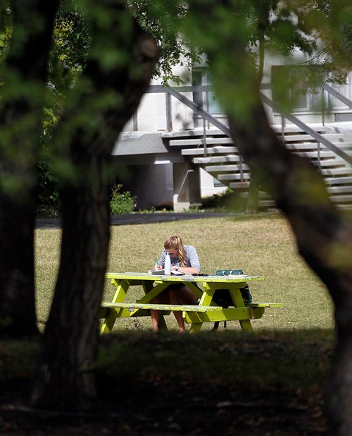 PHIL HOSSACK / WINNIPEG FREE PRESS - U of M student found a quiet spot to work Thursday afternoon. See Jessica's story. - Sept 6, 2018