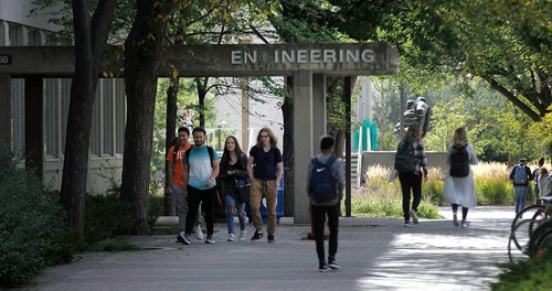 PHIL HOSSACK / WINNIPEG FREE PRESS - U of M students make their way around campus Thursday afternoon. See Jessica's story. - Sept 6, 2018