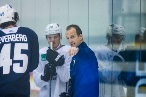 MIKAELA MACKENZIE / WINNIPEG FREE PRESS
A Jets coach gives direction at a practice at the MTS Iceplex in Winnipeg on Friday, Sept. 7, 2018. 
Winnipeg Free Press 2018.