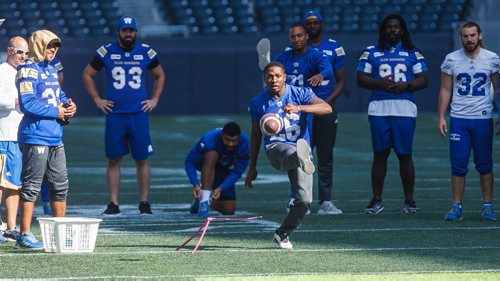 MIKE DEAL / WINNIPEG FREE PRESS
Winnipeg Blue Bombers' defensive back Tyneil Cooper (26) tries to kick a field goal during practice at Investors Group Field Friday morning.
180907 - Friday, September 07, 2018.