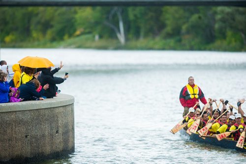 MIKAELA MACKENZIE / WINNIPEG FREE PRESS
The seventh annual Manitoba Dragon Boat Festival in support of the CancerCare Manitoba Foundation and the Childrens Hospital Foundation of Manitoba takes place at the Forks in Winnipeg on Saturday, Sept. 8, 2018. 
Winnipeg Free Press 2018.