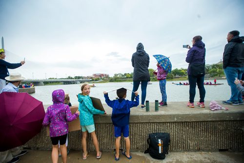 MIKAELA MACKENZIE / WINNIPEG FREE PRESS
Fans cheer on the bank of the river at the seventh annual Manitoba Dragon Boat Festival in support of the CancerCare Manitoba Foundation and the Childrens Hospital Foundation of Manitoba takes place at the Forks in Winnipeg on Saturday, Sept. 8, 2018. 
Winnipeg Free Press 2018.