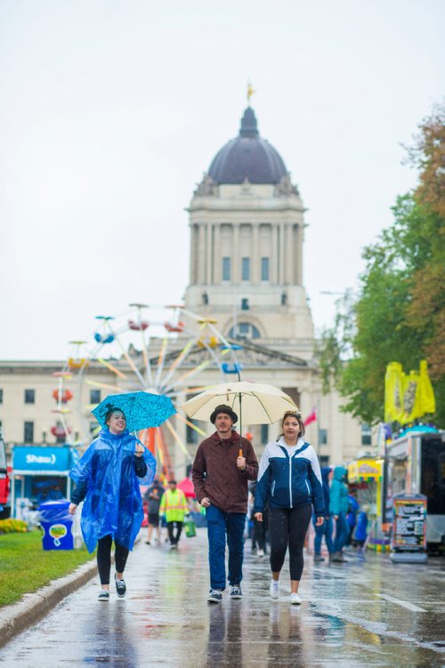 MIKAELA MACKENZIE / WINNIPEG FREE PRESS
Liz Kaiser (left), Kyle Ackerman, and Emily Bruce walk through Manyfest in the rain in Winnipeg on Saturday, Sept. 8, 2018. 
Winnipeg Free Press 2018.