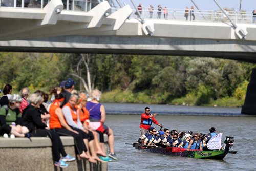 TREVOR HAGAN / WINNIPEG FREE PRESS
Teams participate in the 2018 CancerCare Manitoba Dragon Boat Festival on the Red River, Sunday, September 9, 2018, 2018.