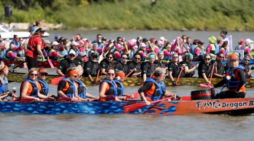 TREVOR HAGAN / WINNIPEG FREE PRESS
Teams participate in the 2018 CancerCare Manitoba Dragon Boat Festival on the Red River, Sunday, September 9, 2018, 2018.