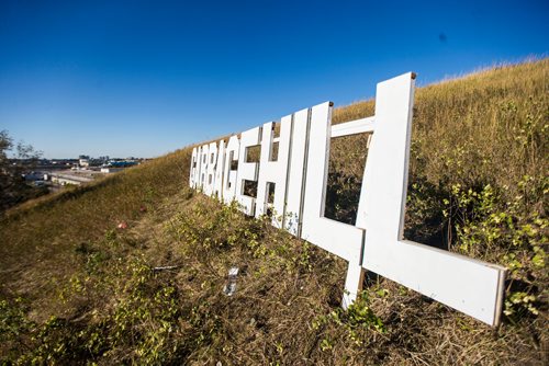 MIKAELA MACKENZIE / WINNIPEG FREE PRESS
A Hollywood-esque sign marks Garbage Hill in Winnipeg on Monday, Sept. 10, 2018. 
Winnipeg Free Press 2018.