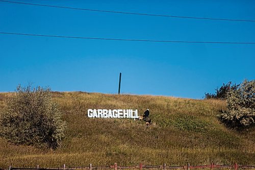 MIKAELA MACKENZIE / WINNIPEG FREE PRESS
A Hollywood-esque sign marks Garbage Hill in Winnipeg on Monday, Sept. 10, 2018. 
Winnipeg Free Press 2018.