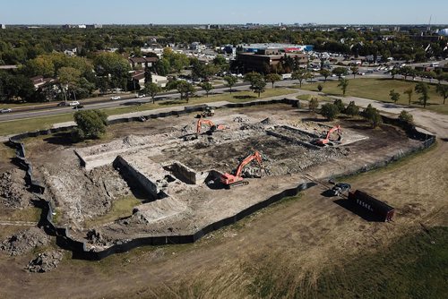 JOHN WOODS / WINNIPEG FREE PRESS
Demolition crews work on Lipsett Hall at Kapyong Barracks Monday, September 10, 2018.