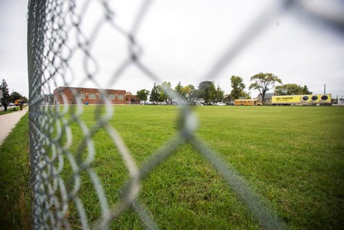 MIKAELA MACKENZIE / WINNIPEG FREE PRESS
The restricted field, which had more than 1,000 mg/g lead levels in some parts, at Weston School in Winnipeg on Thursday, Sept. 13, 2018.  
Winnipeg Free Press 2018.