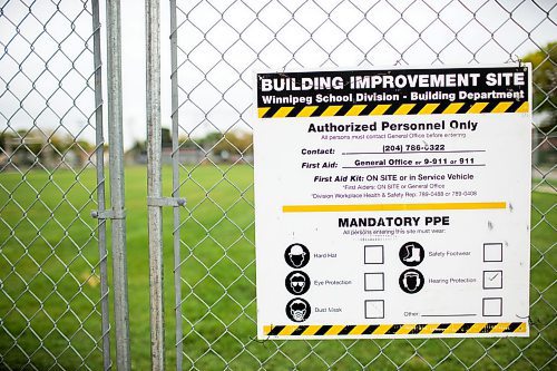 MIKAELA MACKENZIE / WINNIPEG FREE PRESS
The field is fenced off from the concrete play area after the field was found to have more than 1,000 mg/g lead levels in some parts at Weston School in Winnipeg on Thursday, Sept. 13, 2018.  
Winnipeg Free Press 2018.