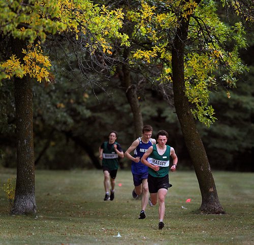 PHIL HOSSACK / WINNIPEG FREE PRESS - Leaders in the Varsity Boys Cross Country run work their way around LaBarrier Park Thursday afternoon in- Sept 13, 2018