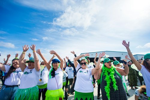 MIKAELA MACKENZIE / WINNIPEG FREE PRESS
Team "Thriving Spirit" from the Thrive Community Support Circle warms up for the United Way plane pull challenge at the Red River College Stevenson Campus in Winnipeg on Friday, Sept. 14, 2018.  
Winnipeg Free Press 2018.