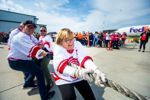 MIKAELA MACKENZIE / WINNIPEG FREE PRESS
Barb Gamey pulls with all of her might at the United Way plane pull challenge at the Red River College Stevenson Campus in Winnipeg on Friday, Sept. 14, 2018.  
Winnipeg Free Press 2018.