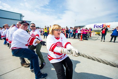 MIKAELA MACKENZIE / WINNIPEG FREE PRESS
Barb Gamey pulls with all of her might at the United Way plane pull challenge at the Red River College Stevenson Campus in Winnipeg on Friday, Sept. 14, 2018.  
Winnipeg Free Press 2018.