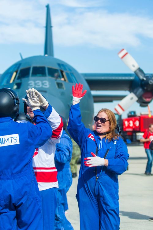 MIKAELA MACKENZIE / WINNIPEG FREE PRESS
Holly Goodbrand high-fives team-mates at the United Way plane pull challenge at the Red River College Stevenson Campus in Winnipeg on Friday, Sept. 14, 2018.  
Winnipeg Free Press 2018.