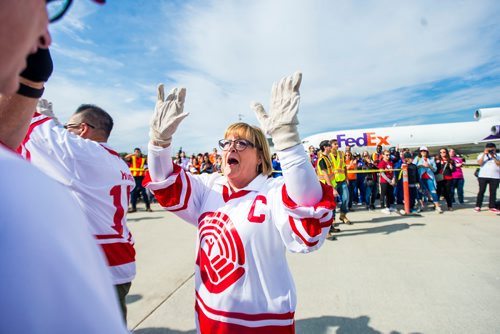 MIKAELA MACKENZIE / WINNIPEG FREE PRESS
Barb Gamey celebrates their pull at the United Way plane pull challenge at the Red River College Stevenson Campus in Winnipeg on Friday, Sept. 14, 2018.  
Winnipeg Free Press 2018.