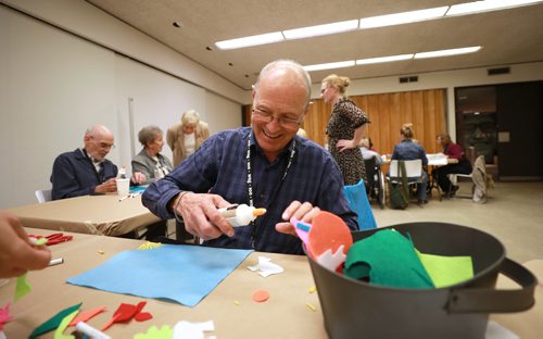 RUTH BONNEVILLE / WINNIPEG FREE PRESS 

Gary Quinton, 76, who has dementia works on new pieces of art involving felt at the Winnipeg Art Gallery's Art Therapy program Thursday.



Description: story about a program at the WAG (Art to Inspire) for people with dementia and their caregivers. It's an innovative initiative offering leading-edge, community-based therapies that help people with Alzheimer's remain active and engaged in the world, providing crucial intellectual stimulation via art therapy. 


Story by Joel Schlesinger

September 13/18 
