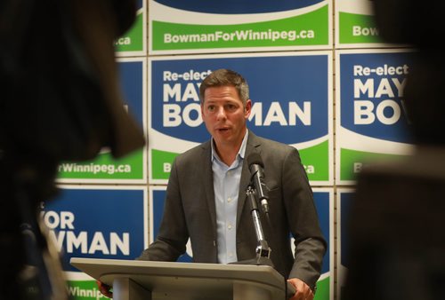 RUTH BONNEVILLE / WINNIPEG FREE PRESS 


Brian Bowman talks to the media at  Press conference on campaign issues at his campaign office on Notre Dame, Friday. 

September 14/18 

