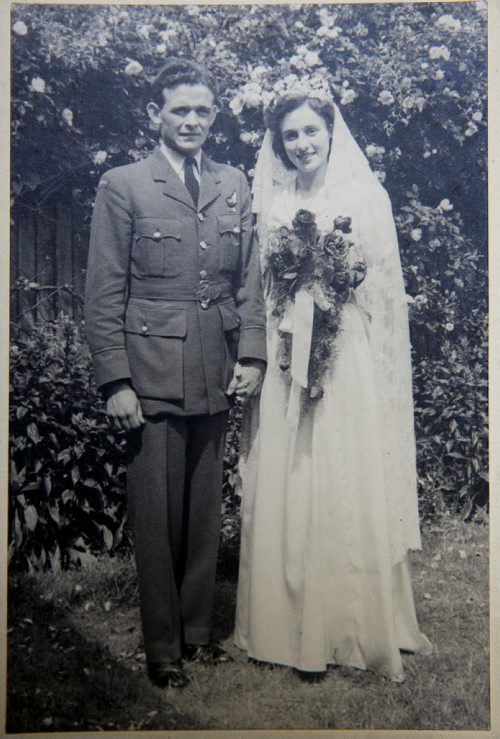 MIKE DEAL / WINNIPEG FREE PRESS
Wedding photo for Elizabeth Betty Teillet in 1944 to Ted Teillet. Bettys family was connected to the First Opium War.
180913 - Thursday, September 13, 2018.