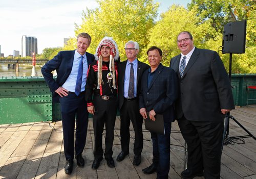 RUTH BONNEVILLE / WINNIPEG FREE PRESS 


The Government of Canada announces support for acquisition and repair of Churchill rail line by Arctic Gateway Group at press conference  held on the Forks historic bridge Friday.

Key players in attendance stand together for a group photo after presser.  Names from left: 
Fairfax President Paul Rivett, Grand Chief Arlen Dumas, 
MP Jim Carr (Minister of International Trade Diversification), mayor of Churchill Mike Spence and AGT Food Inc. director of corporate affairs Omer Al-Katib. 

See Martin Cash story. 

September 14/18 
