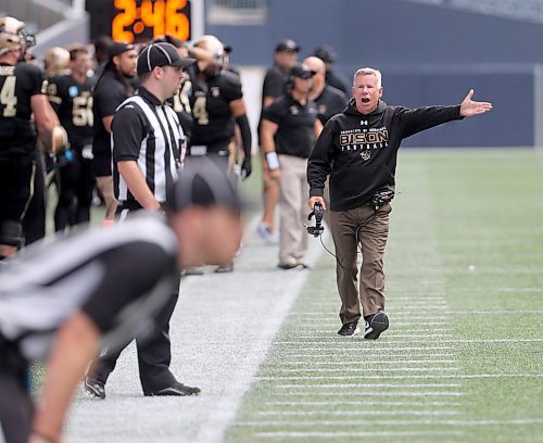 TREVOR HAGAN / WINNIPEG FREE PRESS
Manitoba Bisons' head coach Brian Dobie yells at the officials after what appeared to be a missed call that would have resulted in an Alberta Golden Bears' fumble and Bison touchdown, Saturday, September 15, 2018.
