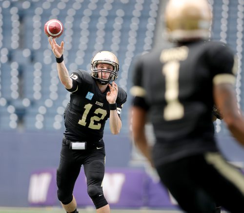 TREVOR HAGAN / WINNIPEG FREE PRESS
Manitoba Bisons' quarterback Des Catellier (12) fires a pass to receiver Shai Ross (1) during the first half against the Alberta Golden Bears', Saturday, September 15, 2018.