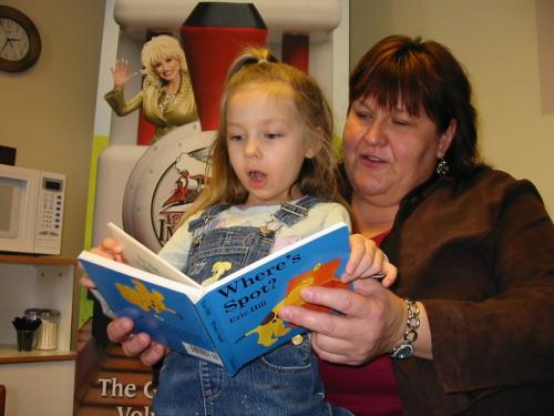 Maddie Amoyette, 4, finds many surprises in a pop-up book read to her by Karen Davis, who has spearheaded Manitoba's first Dolly Parton Imagination Library in Dauphin.  bill redekop winnipeg free press