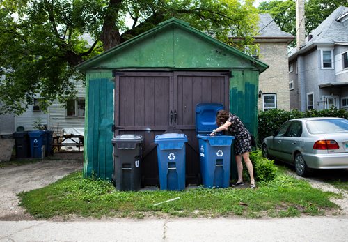ANDREW RYAN / WINNIPEG FREE PRES Reporter Jill Wilson looks through Wolseley residents' recycling bins for misplaced items on July 26, 2018.