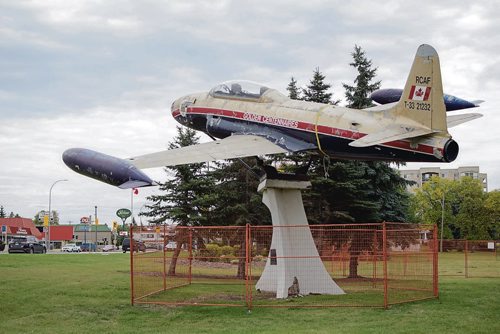 Canstar Community News Sept. 12 - The airplane monument on Portage Avenue has been slated for upgrades. (EVA WASNEY/CANSTAR COMMUNITY NEWS/METRO)