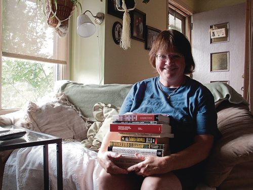 Canstar Community News East Elmwood resident Carol Sielski has been volunteering with the Children's Hospital Foundation of Manitoba's annual book sale for the past 13 years. (SHELDON BIRNIE/CANSTAR/THE HERALD)