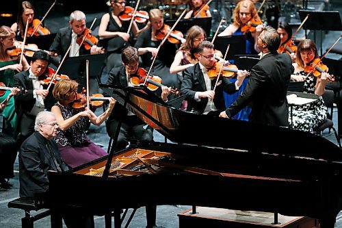 JOHN WOODS / WINNIPEG FREE PRESS
WSO guest pianist Emanuel Ax performs with new conductor Daniel Raskin Monday, September 17, 2018.