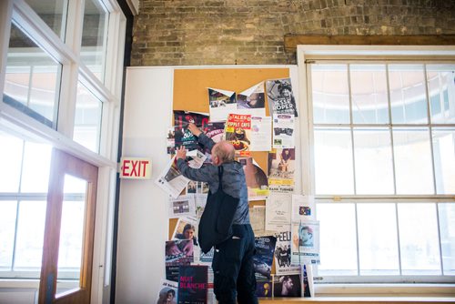 MIKAELA MACKENZIE / WINNIPEG FREE PRESS
Antero Lindblad puts up posters in the Exchange District in Winnipeg on Friday, Sept. 14, 2018.  Lindblad has made his living for over 20 years by doing this, for 25 cents a poster.
Winnipeg Free Press 2018.