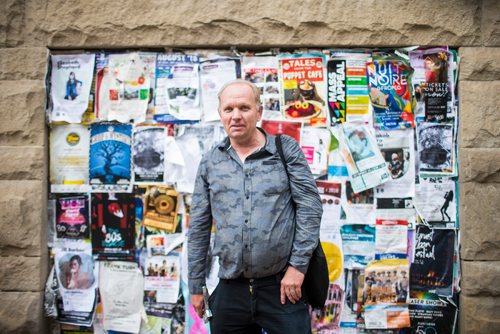 MIKAELA MACKENZIE / WINNIPEG FREE PRESS
Antero Lindblad puts up posters in the Exchange District in Winnipeg on Friday, Sept. 14, 2018.  Lindblad has made his living for over 20 years by doing this, for 25 cents a poster.
Winnipeg Free Press 2018.