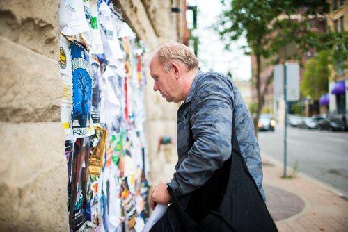 MIKAELA MACKENZIE / WINNIPEG FREE PRESS
Antero Lindblad puts up posters in the Exchange District in Winnipeg on Friday, Sept. 14, 2018.  Lindblad has made his living for over 20 years by doing this, for 25 cents a poster.
Winnipeg Free Press 2018.